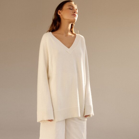 Bazilika Oversized V-neck Jumper - Picture 1 of 2